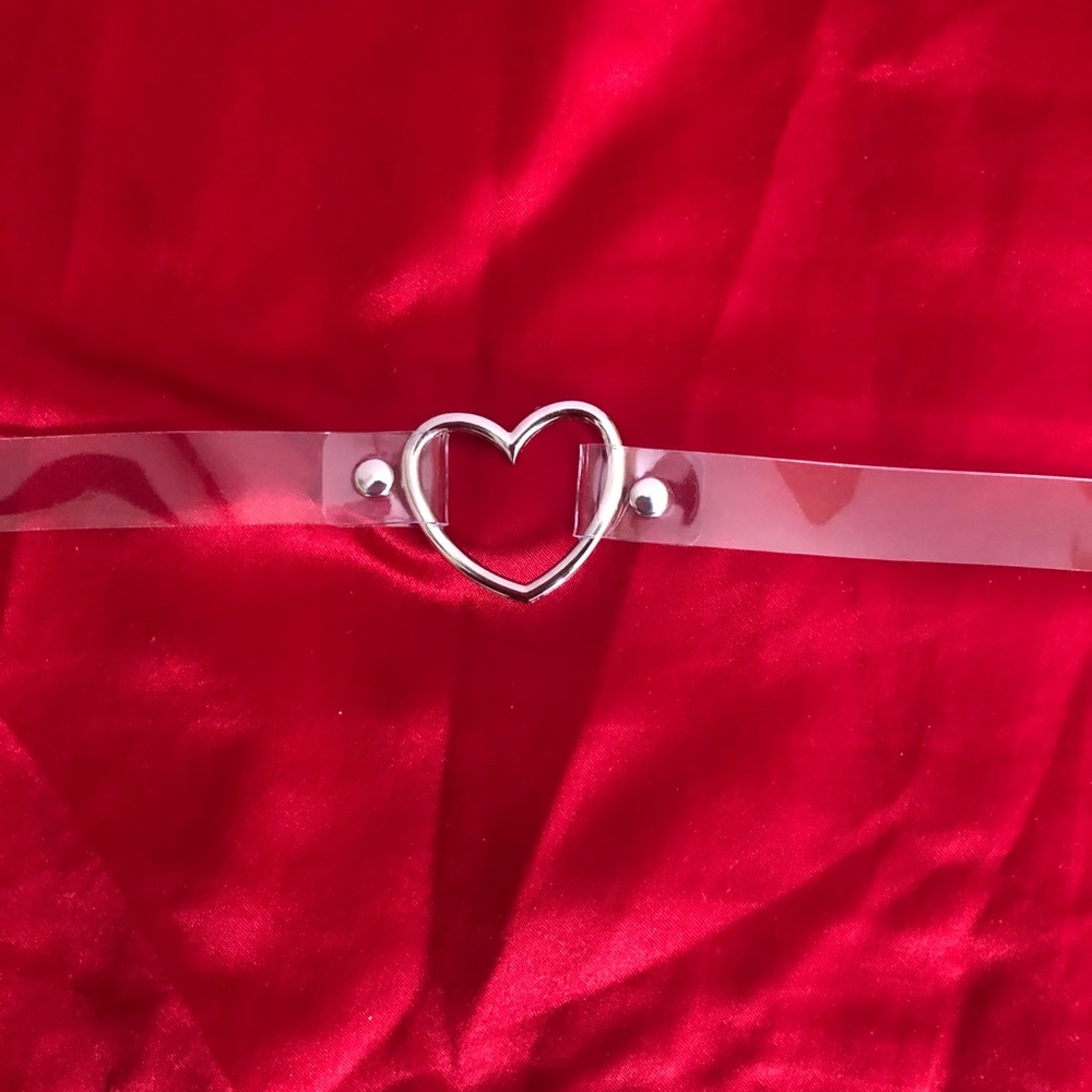 Heart clear choker NWOT